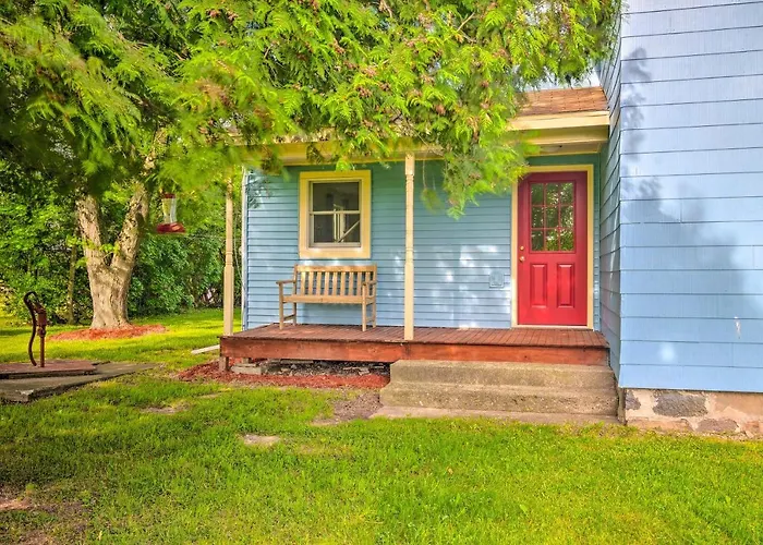 Charming Stanley Home With Yard, 7 Mi To Seneca Lake